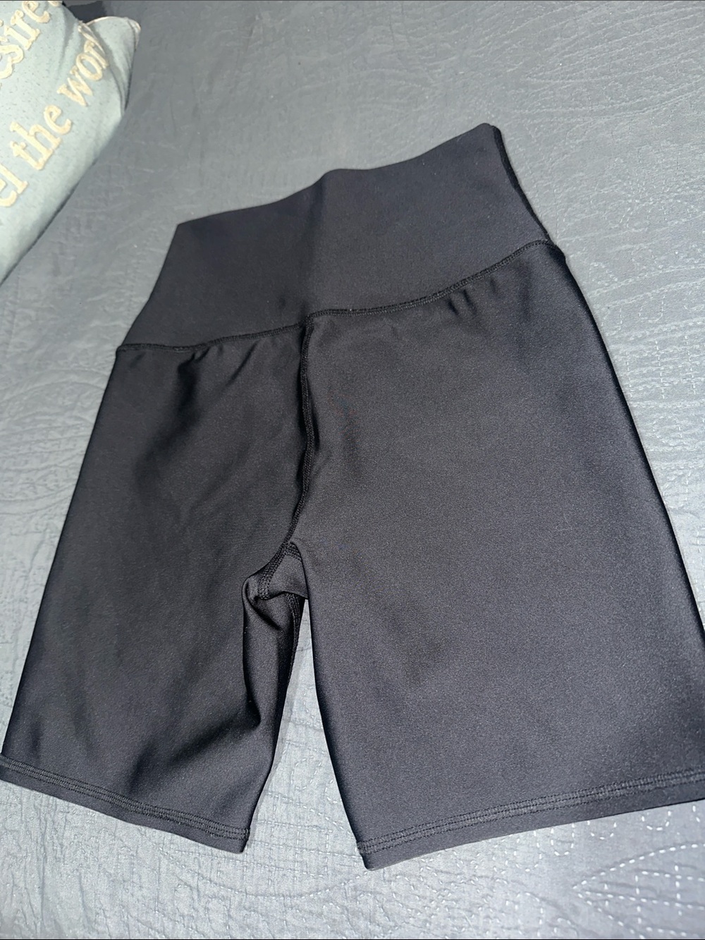 ALO Yoga Black High-Rise Bike Shorts with Subtle Logo - Picture 2 of 3